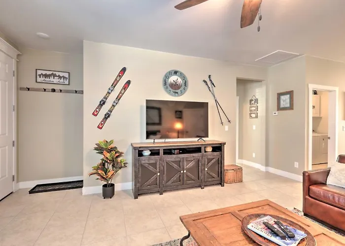 Family Hideaway W/ Guest House! *