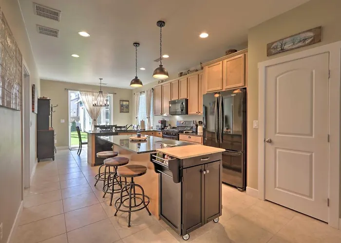 Family Hideaway W/ Guest House!