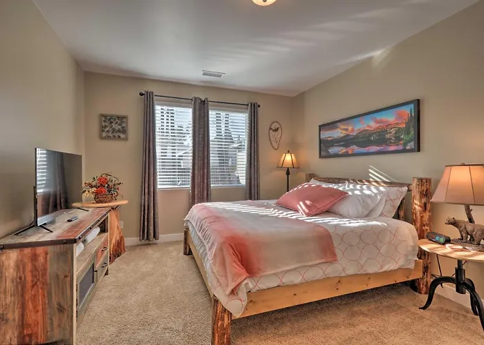Family Hideaway W/ Guest House! Flagstaff