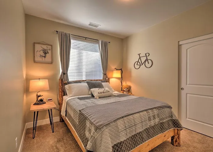 Family Hideaway W/ Guest House! Flagstaff