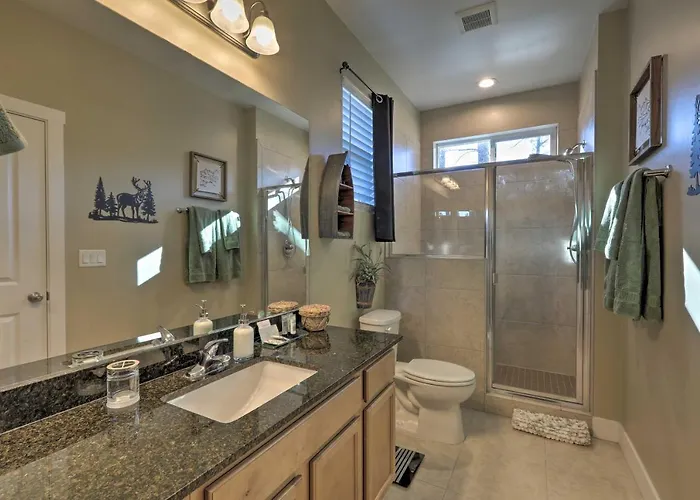 Family Hideaway W/ Guest House!