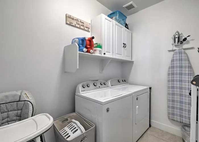 Family Hideaway W/ Guest House! Vakantiehuis