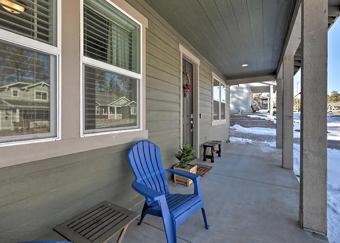 Family Hideaway W/ Guest House! *