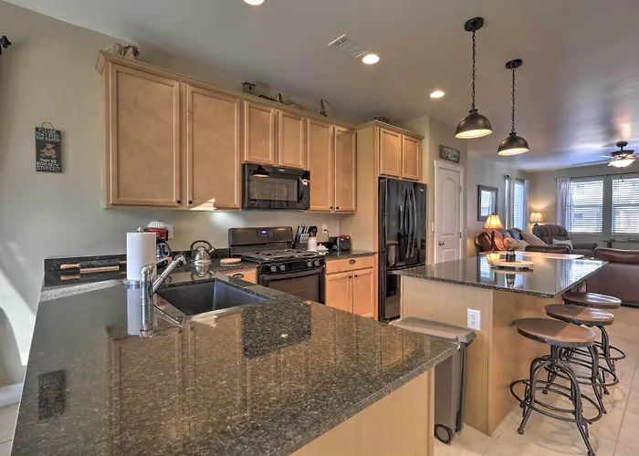 Family Hideaway W/ Guest House!
